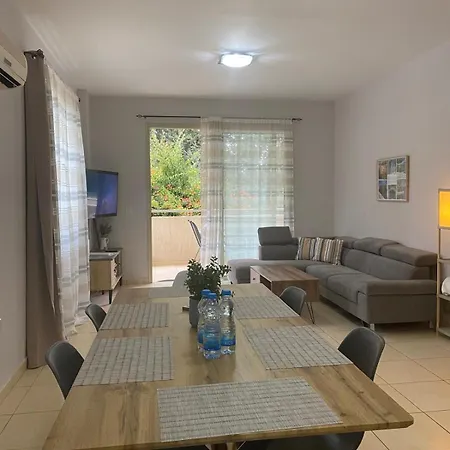 Bright Cozy Escape شقة *